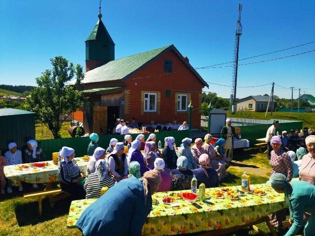Оет авылында узган Корбан ашына олысы-кечесе җыелды