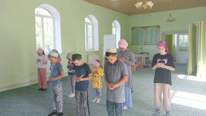 Сатыш авылы балалары каникулда дини гыйлем үзләштерә