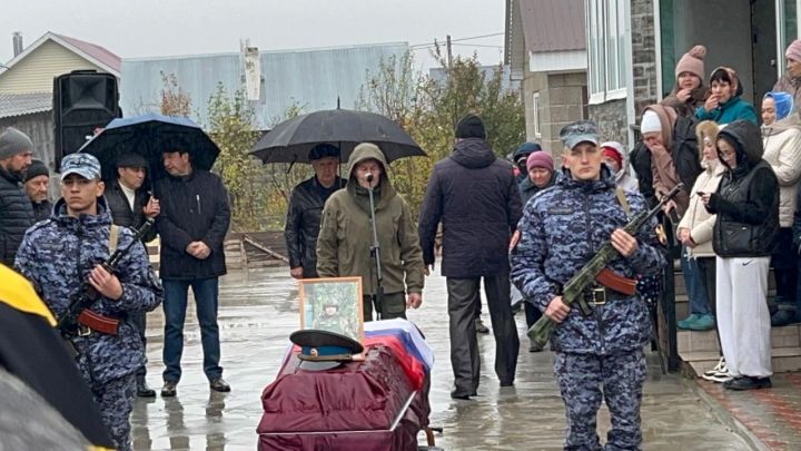 Бүген Саба тагын бер батыр улы белән хушлашты