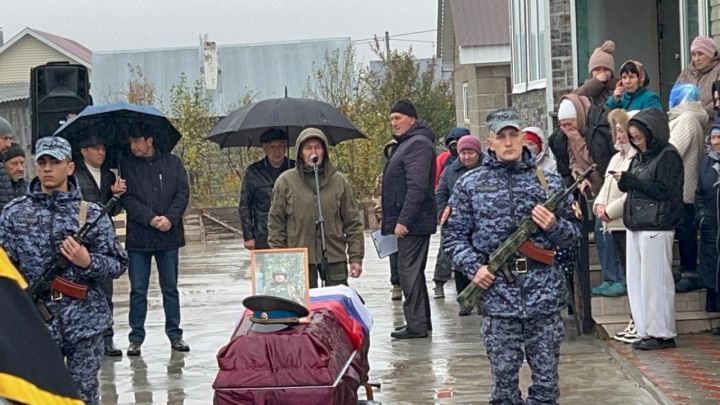 Бүген Саба тагын бер батыр улы белән хушлашты