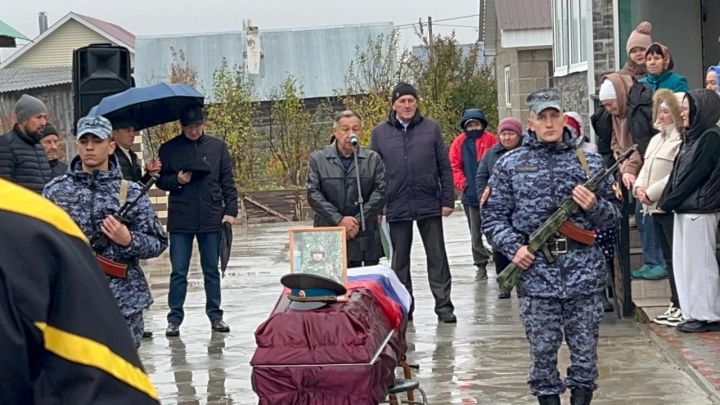 Бүген Саба тагын бер батыр улы белән хушлашты