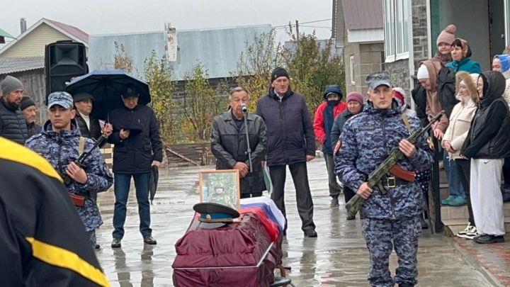 Бүген Саба тагын бер батыр улы белән хушлашты