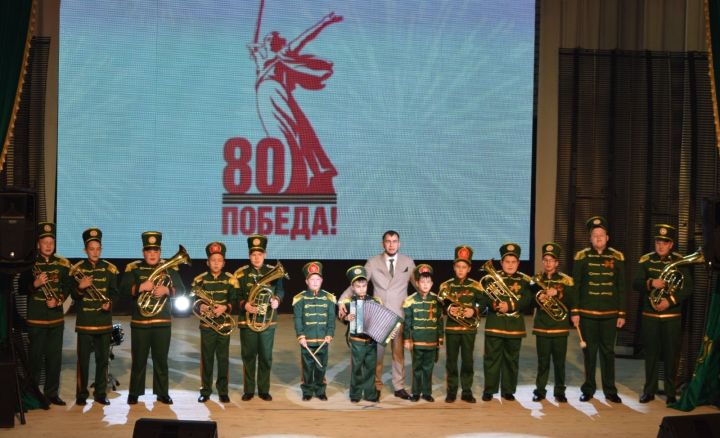 Шәмәрдәндә Бөек Ватан сугышы каһарманнарын искә алдылар
