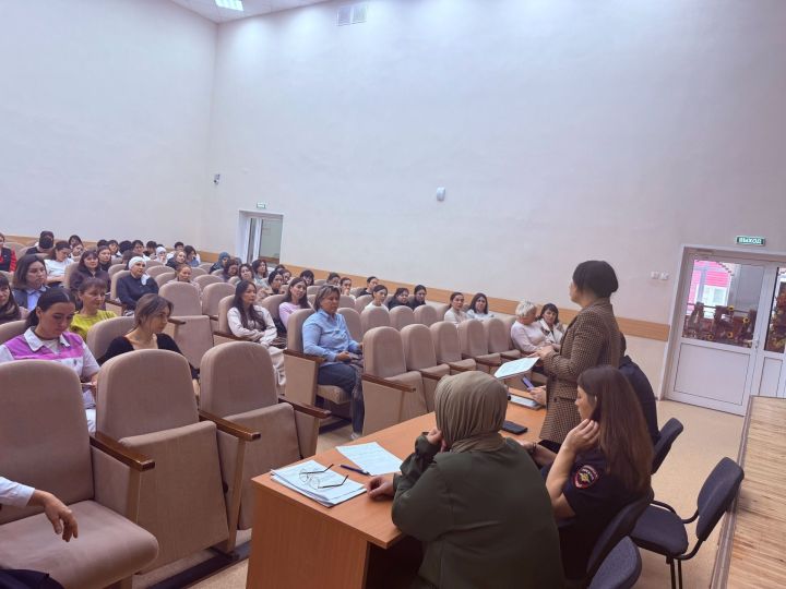 Саба гимназиясендә балигъ булмаганнар арасында хокук бозуларны профилактикалау мәсьәләләре турында сөйләштеләр