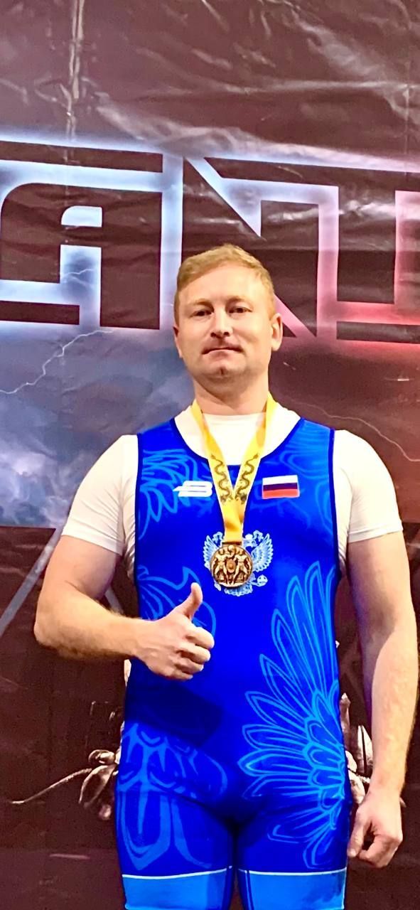 Мәктәбе директоры рус жимында үз көчен күрсәтте
