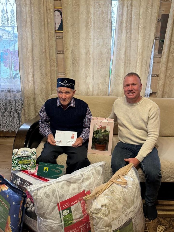 Олы Кибәче авылында яшәүче Мөхәммәтгали  Шәвәлиевны 90 яшьлек юбилее белән котладылар