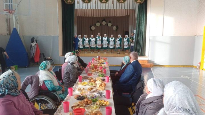 Олы Кибәче авылында өлкәннәрне хөрмәтләделәр