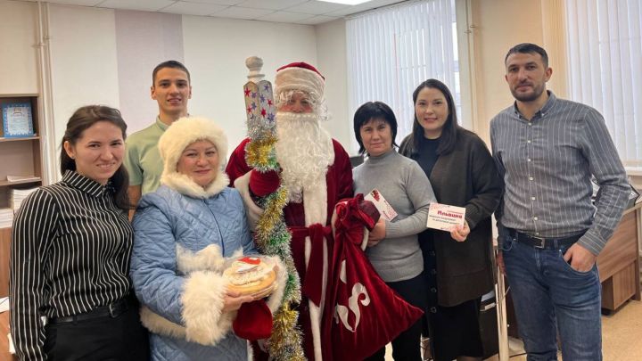 Кыш бабай финанс – бюджет палатасы хезмәткәрләрен котлады