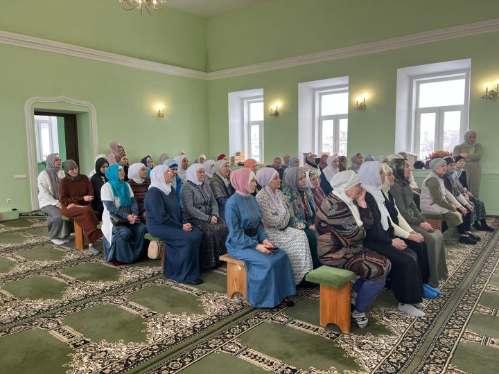 Бүген Саба үзәк  мәчетендә Халыкара хиҗаб көненә багышланган «Яулык ул - мөслимәнең таҗы» дигән чара үтте