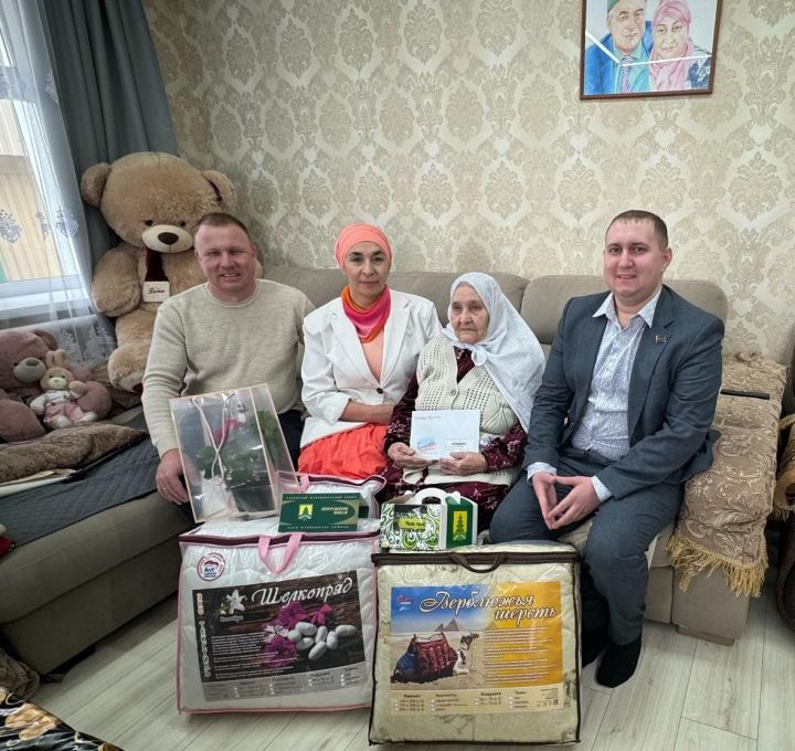 Сатыш авылында яшәүче Хәлимә Миннебаеваны 95 яшьлек юбилее белән котладылар