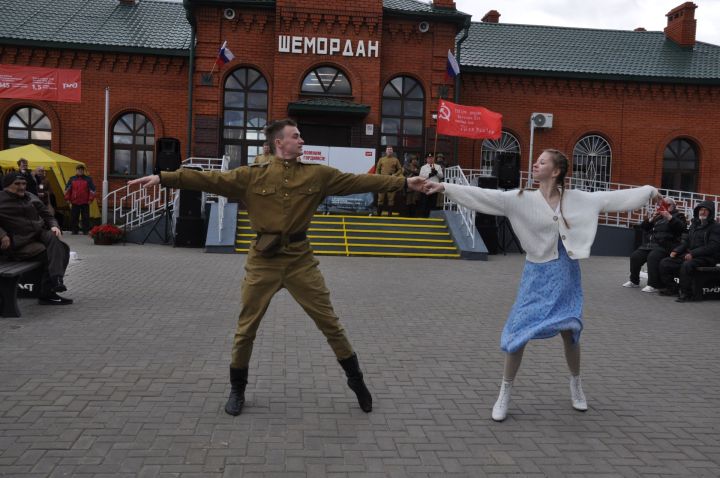 Шәмәрдәнгә Җиңү поезды килде (фоторепортаж)