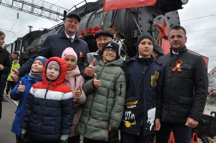 Шәмәрдәнгә Җиңү поезды килде (фоторепортаж)