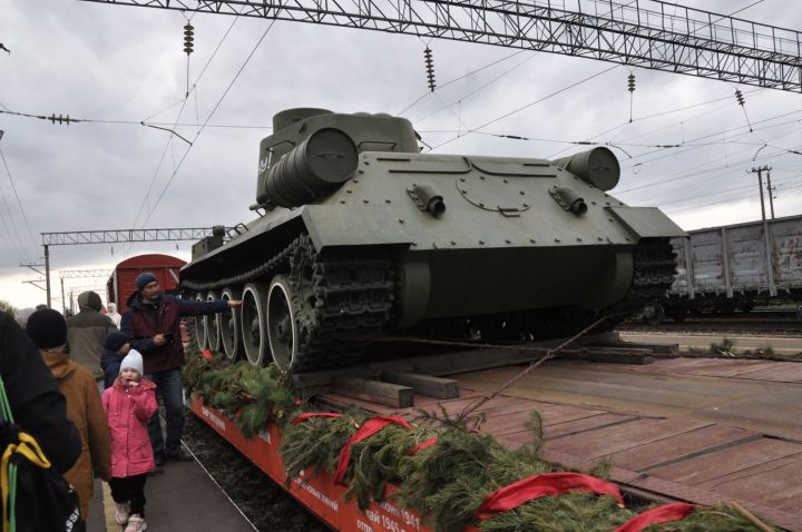 Шәмәрдәнгә Җиңү поезды килде (фоторепортаж)