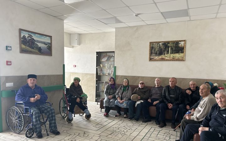 Лесхоз интернат-йортында тәрбияләнүчеләргә Яз һәм Хезмәт бәйрәме турында фильм күрсәттеләр