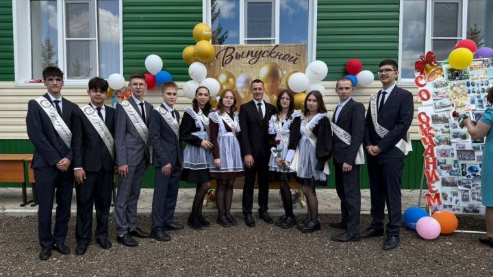 Юлбат төп мәктәбен быел ун укучы тәмамлады