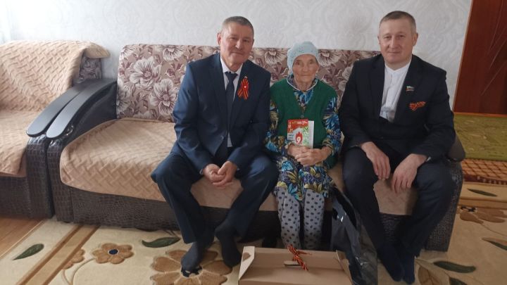 Югары Симет авылында Җиңү көненә багышланган митинг узды