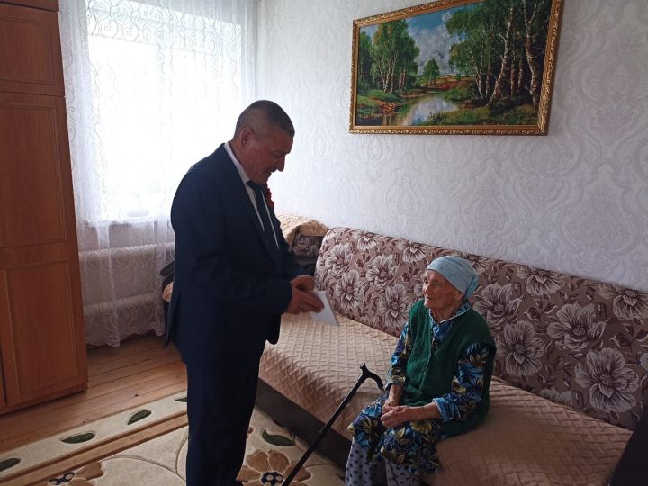Югары Симет авылында Җиңү көненә багышланган митинг узды