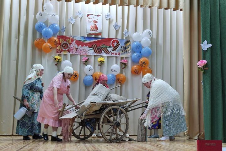 Юлбат авылында Җиңү бәйрәмендә батыр сугышчыларыбыз истәлегенә «Хәтер бакчасы»нда агачлар утырттылар