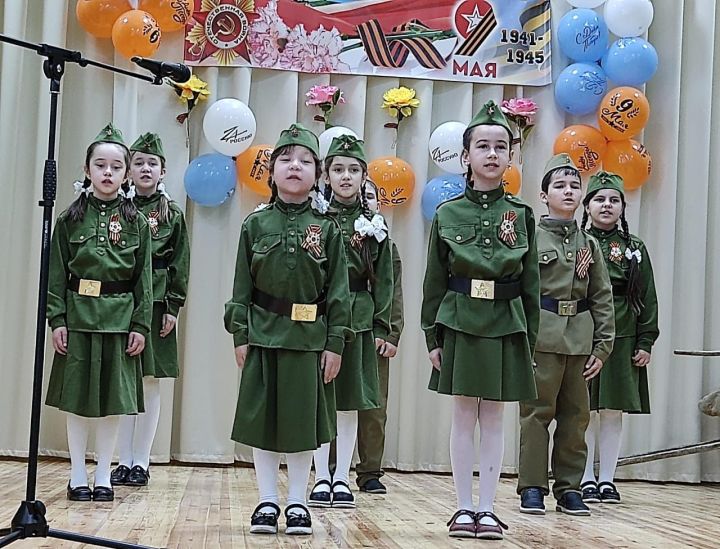 Юлбат авылында Җиңү бәйрәмендә батыр сугышчыларыбыз истәлегенә «Хәтер бакчасы»нда агачлар утырттылар