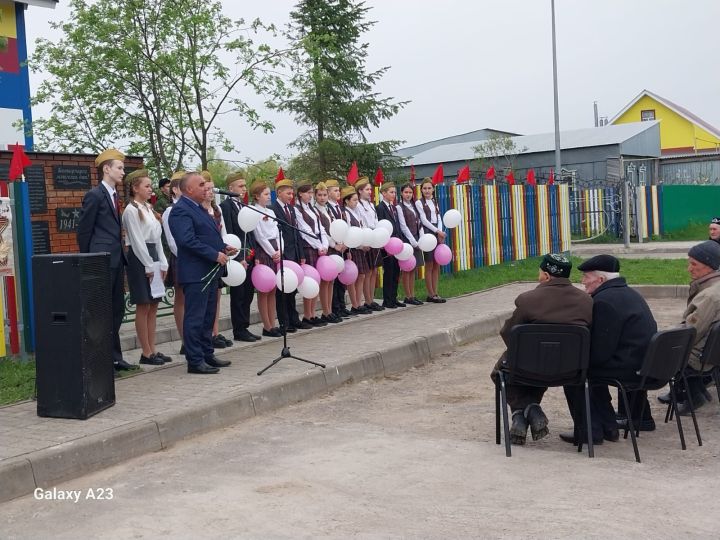 Югары Симет авылында Җиңү көненә багышланган митинг узды