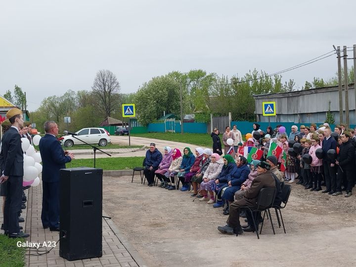 Югары Симет авылында Җиңү көненә багышланган митинг узды