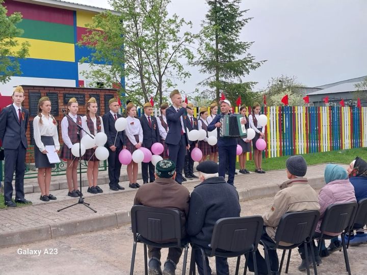 Югары Симет авылында Җиңү көненә багышланган митинг узды