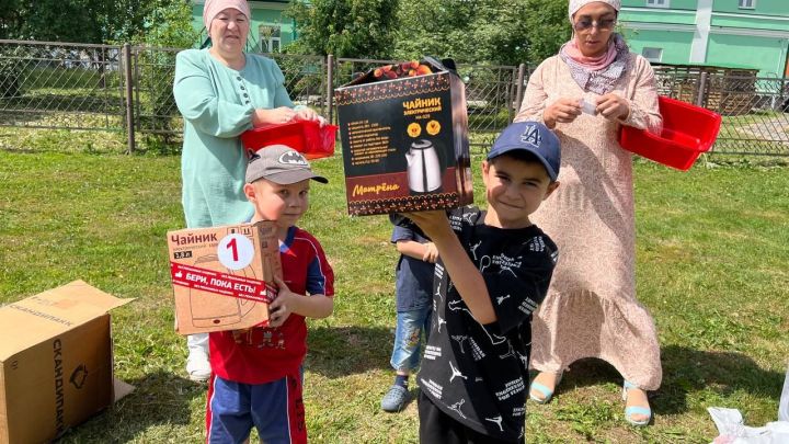 Саба мөхтәсибәте район социаль яклау идарәсе белән берлектә кайгыртуга мохтаҗ гаиләләрдә тәрбияләнүче балалар өчен җәйге бәйрәм уздырды