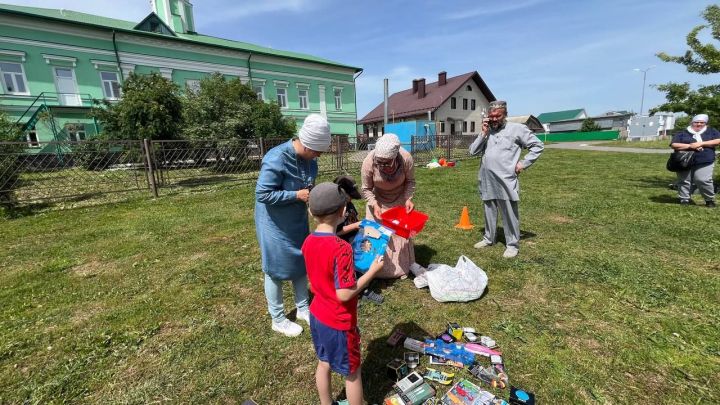 Саба мөхтәсибәте район социаль яклау идарәсе белән берлектә кайгыртуга мохтаҗ гаиләләрдә тәрбияләнүче балалар өчен җәйге бәйрәм уздырды