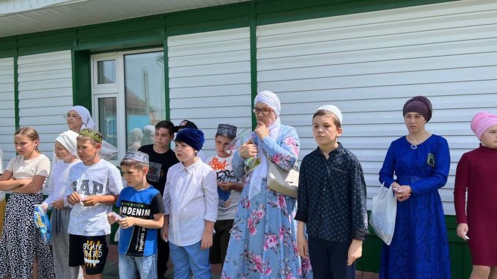 Саба мөхтәсибәте район социаль яклау идарәсе белән берлектә кайгыртуга мохтаҗ гаиләләрдә тәрбияләнүче балалар өчен җәйге бәйрәм уздырды