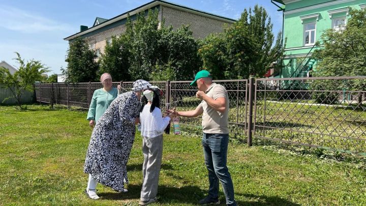 Саба мөхтәсибәте район социаль яклау идарәсе белән берлектә кайгыртуга мохтаҗ гаиләләрдә тәрбияләнүче балалар өчен җәйге бәйрәм уздырды