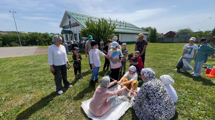 Саба мөхтәсибәте район социаль яклау идарәсе белән берлектә кайгыртуга мохтаҗ гаиләләрдә тәрбияләнүче балалар өчен җәйге бәйрәм уздырды