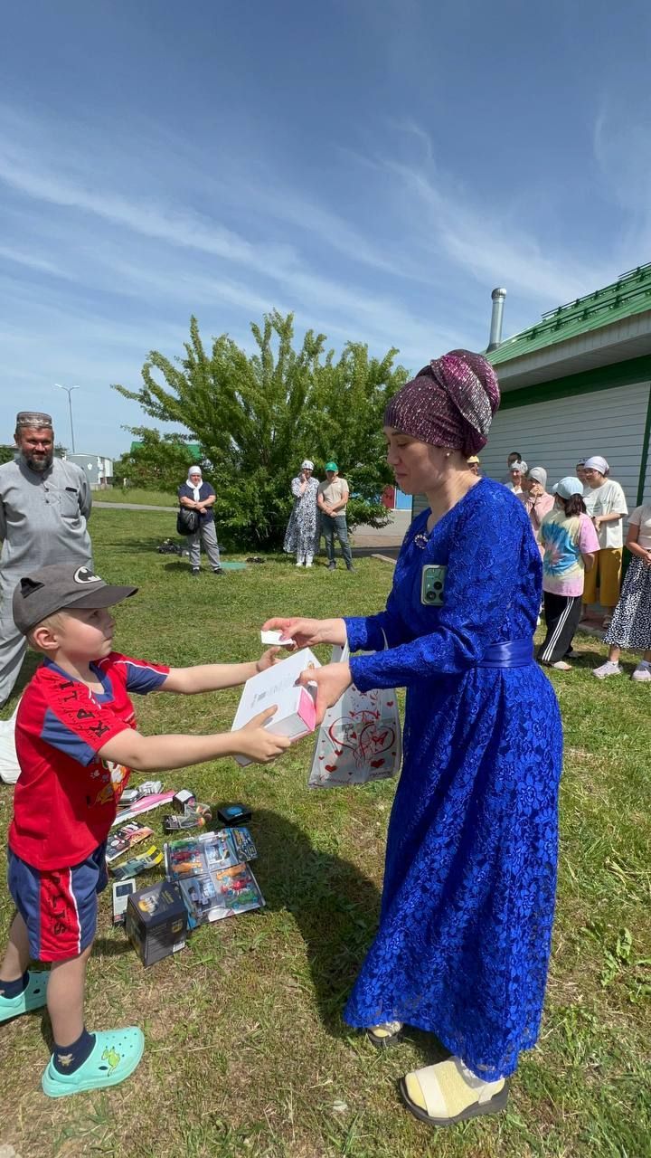 Саба мөхтәсибәте район социаль яклау идарәсе белән берлектә кайгыртуга мохтаҗ гаиләләрдә тәрбияләнүче балалар өчен җәйге бәйрәм уздырды