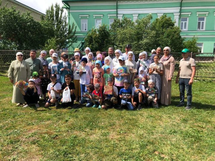 Саба мөхтәсибәте район социаль яклау идарәсе белән берлектә кайгыртуга мохтаҗ гаиләләрдә тәрбияләнүче балалар өчен җәйге бәйрәм уздырды
