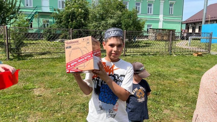 Саба мөхтәсибәте район социаль яклау идарәсе белән берлектә кайгыртуга мохтаҗ гаиләләрдә тәрбияләнүче балалар өчен җәйге бәйрәм уздырды