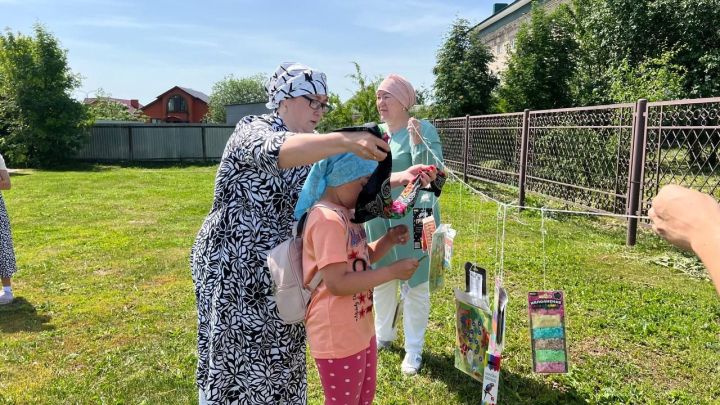 Саба мөхтәсибәте район социаль яклау идарәсе белән берлектә кайгыртуга мохтаҗ гаиләләрдә тәрбияләнүче балалар өчен җәйге бәйрәм уздырды
