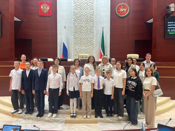 Динә Зарипованы Дәүләт Советында котладылар