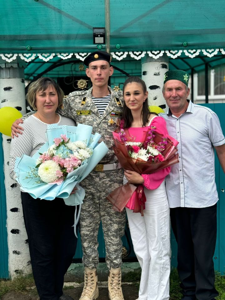 Солдатлар хәрби хезмәттән кайтты