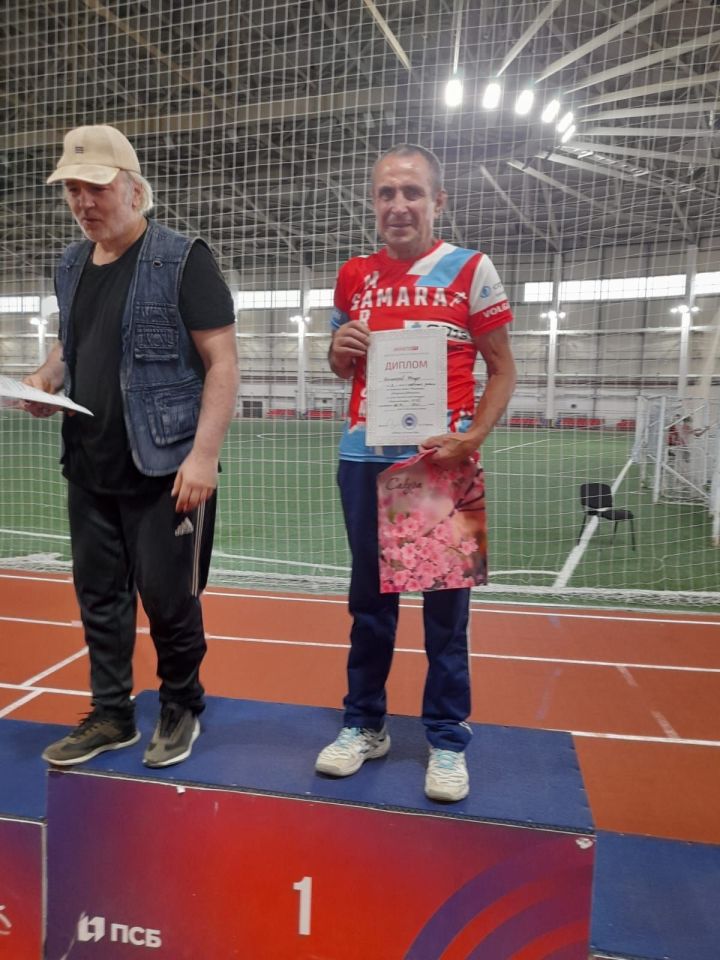 Казанда  җиңел  атлетика  тө­рен­нән  ветераннар  арасында   ачык  республика  чемпионатында райондашларыбыз беренчелекне яуладылар
