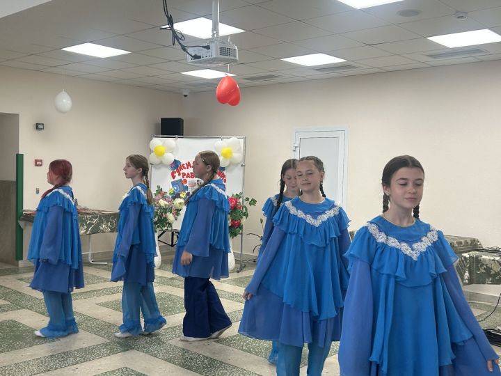 Социаль хезмәткәрләрне котладылар