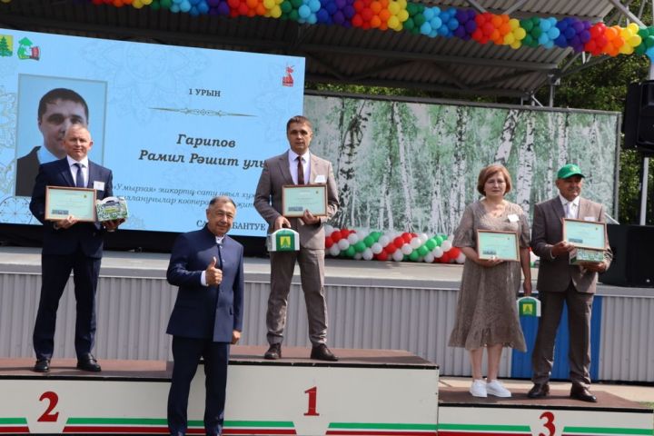 Республикабызның дәүләт һәм район  башлыгы  бүләкләренә лаек булучыларны, «Үз һөнәренең остасы» исеме  алучыларны хөрмәтләү  (фоторепортаж)