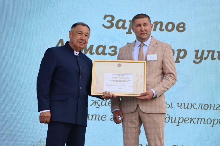 Республикабызның дәүләт һәм район  башлыгы  бүләкләренә лаек булучыларны, «Үз һөнәренең остасы» исеме  алучыларны хөрмәтләү  (фоторепортаж)