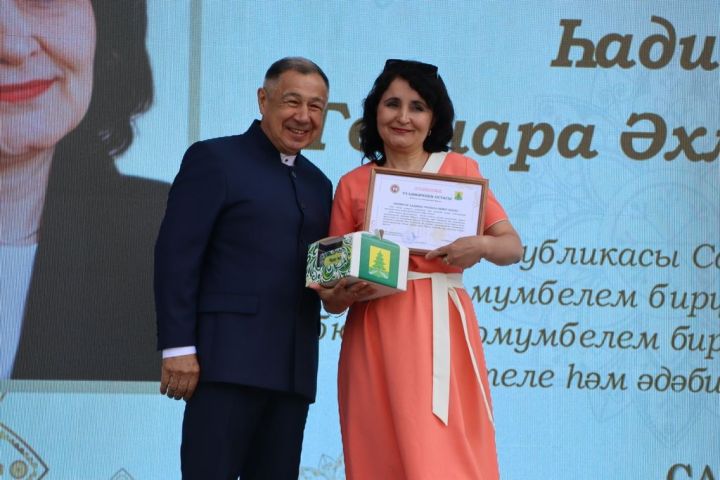 Республикабызның дәүләт һәм район  башлыгы  бүләкләренә лаек булучыларны, «Үз һөнәренең остасы» исеме  алучыларны хөрмәтләү  (фоторепортаж)