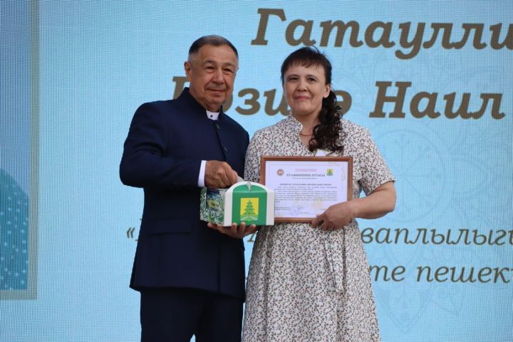Республикабызның дәүләт һәм район  башлыгы  бүләкләренә лаек булучыларны, «Үз һөнәренең остасы» исеме  алучыларны хөрмәтләү  (фоторепортаж)