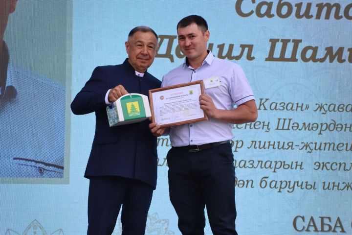 Республикабызның дәүләт һәм район  башлыгы  бүләкләренә лаек булучыларны, «Үз һөнәренең остасы» исеме  алучыларны хөрмәтләү  (фоторепортаж)