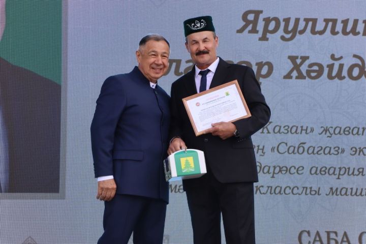 Республикабызның дәүләт һәм район  башлыгы  бүләкләренә лаек булучыларны, «Үз һөнәренең остасы» исеме  алучыларны хөрмәтләү  (фоторепортаж)