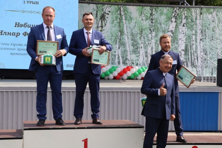 Республикабызның дәүләт һәм район  башлыгы  бүләкләренә лаек булучыларны, «Үз һөнәренең остасы» исеме  алучыларны хөрмәтләү  (фоторепортаж)