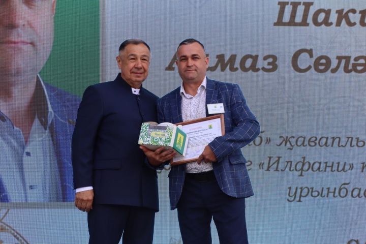 Республикабызның дәүләт һәм район  башлыгы  бүләкләренә лаек булучыларны, «Үз һөнәренең остасы» исеме  алучыларны хөрмәтләү  (фоторепортаж)