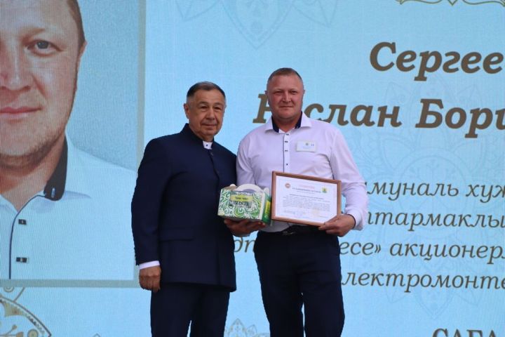 Республикабызның дәүләт һәм район  башлыгы  бүләкләренә лаек булучыларны, «Үз һөнәренең остасы» исеме  алучыларны хөрмәтләү  (фоторепортаж)
