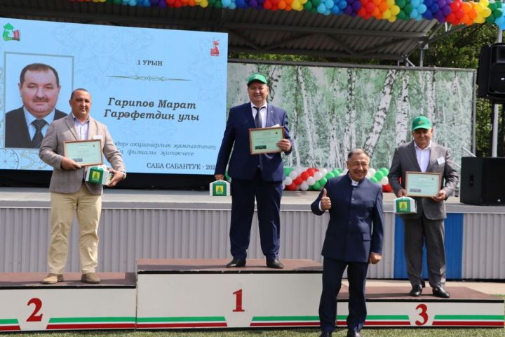 Республикабызның дәүләт һәм район  башлыгы  бүләкләренә лаек булучыларны, «Үз һөнәренең остасы» исеме  алучыларны хөрмәтләү  (фоторепортаж)
