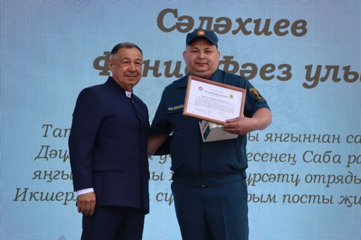 Республикабызның дәүләт һәм район  башлыгы  бүләкләренә лаек булучыларны, «Үз һөнәренең остасы» исеме  алучыларны хөрмәтләү  (фоторепортаж)